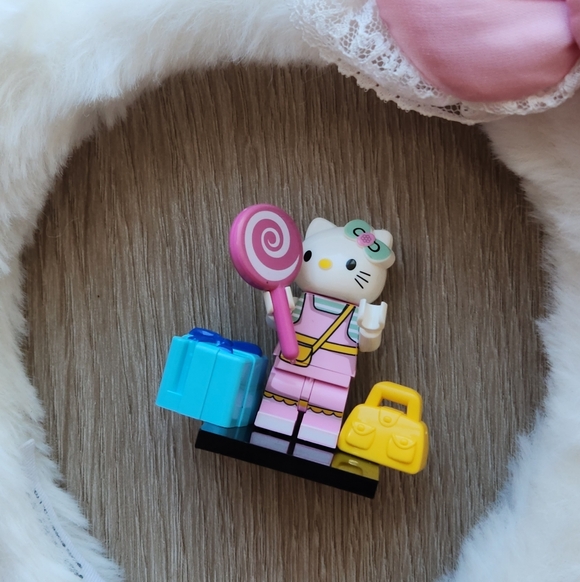 Hello Kitty Bundle - Fuzzy Ears Headband & Minifig - Picture 2 of 6